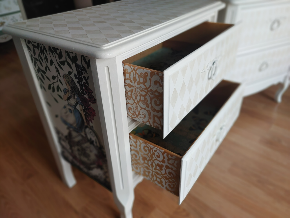 Pair of Alice in Wonderland themed bedside tables - photo 3