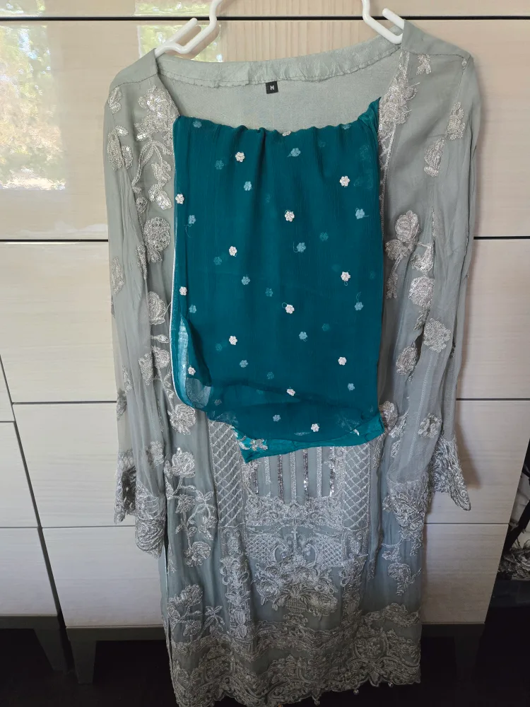 Preloved Pakistani 3-Piece Suit image indicator(3)