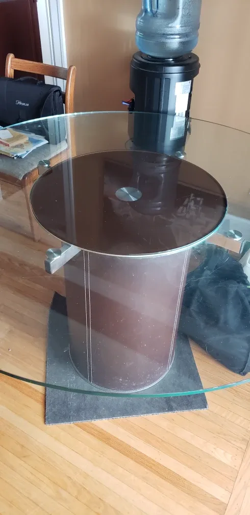 Round Glass Dining Table with Rotating middle image indicator(5)