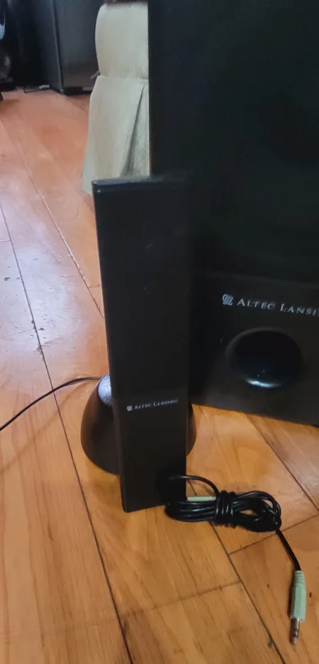 Altec Lansing VS4121 2.1 Computer Speaker System image indicator(2)