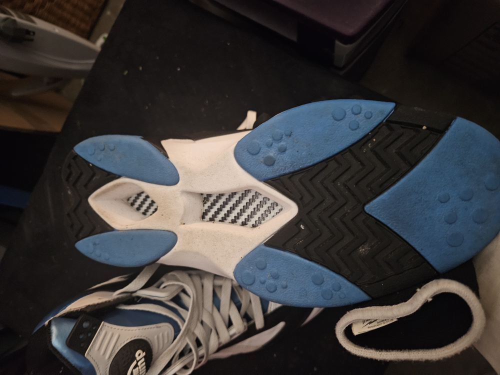 Reebok Pump Running Shoes Size 9.5 mens - photo 4