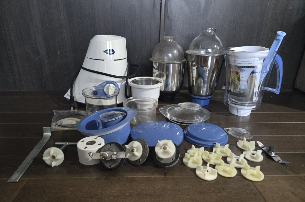 Preethi Blue Leaf Platinum Mixer Grinder with Juice Extractor