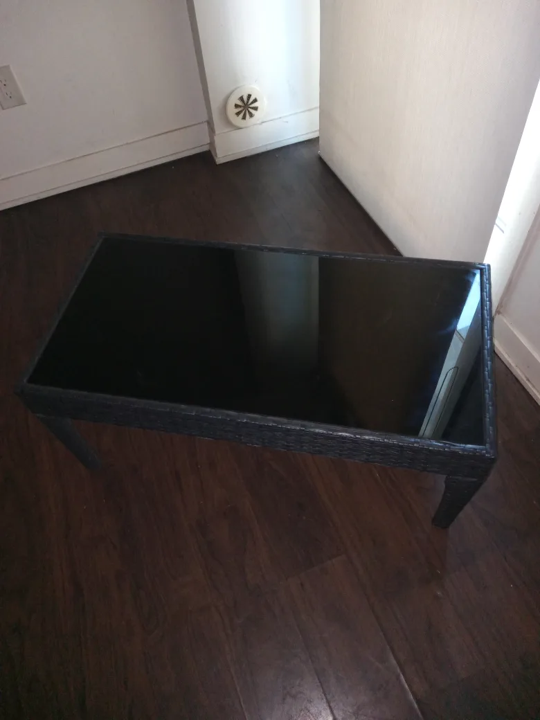 Black Wicker Coffee Table with Glass Top image indicator(3)