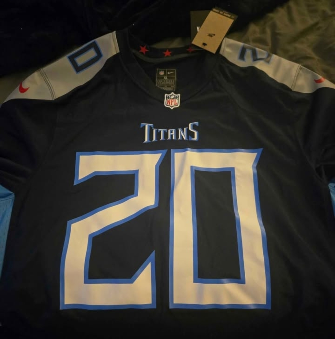 NFL Tenn. Titans Jersey **Brand New Tags Still On**