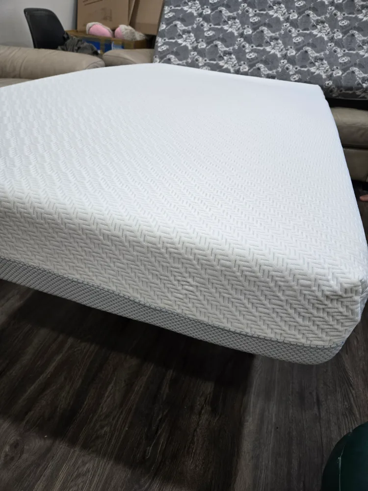 8" Cooling Essential Mattress image indicator(2)