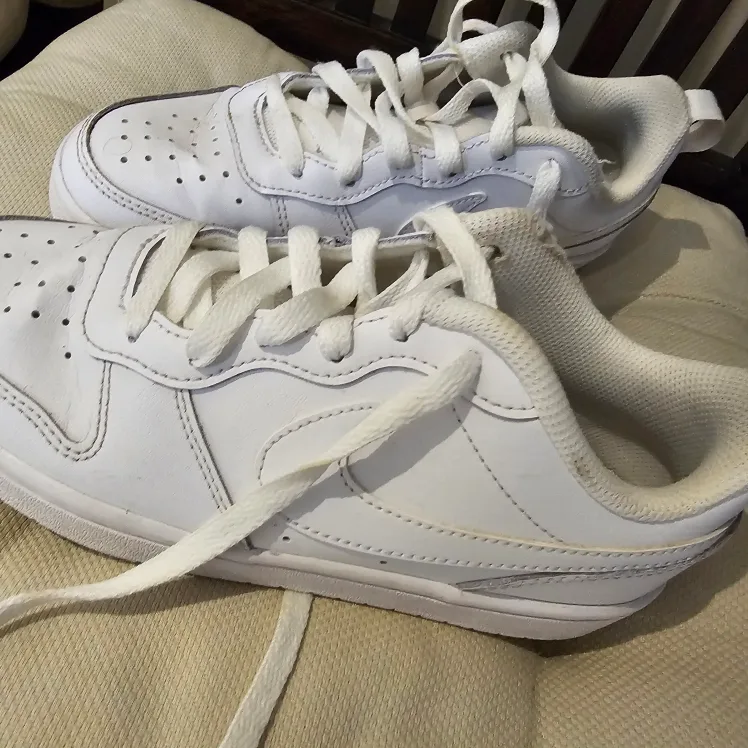 Nike Court Borough Low 2 Sneakers - White - Size 4Y image indicator(3)