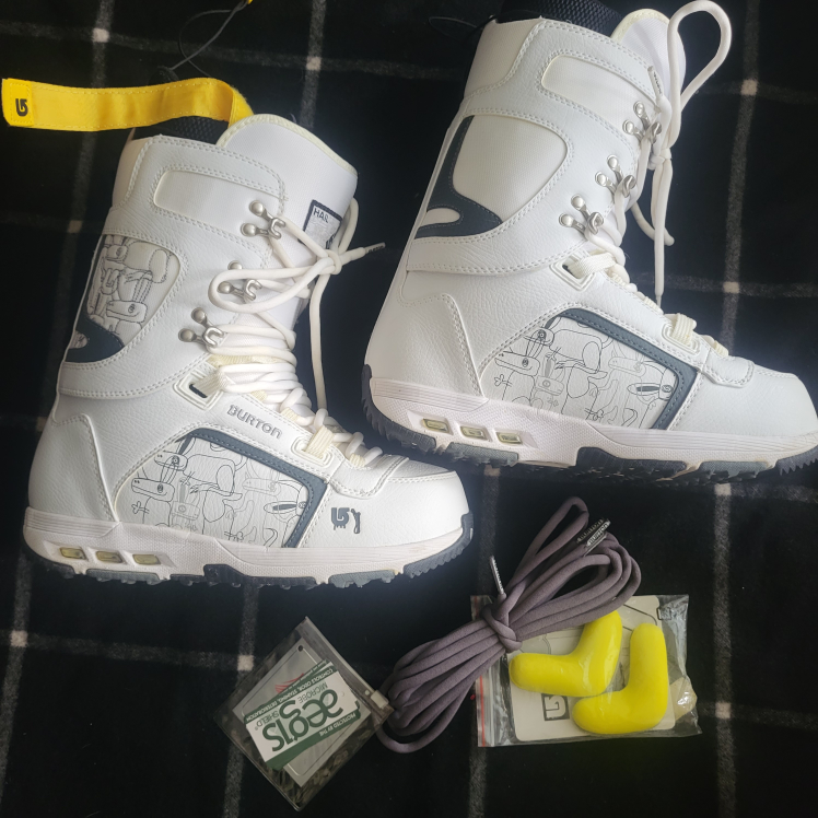 Men's Burton Hail Snowboard Boots - Size 8 - photo 4