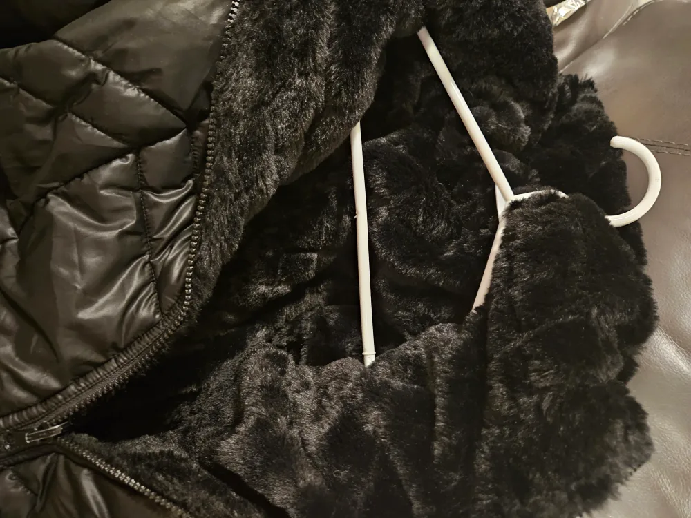 Women's Black Puffer Jacket with Faux Fur Hood image indicator(3)