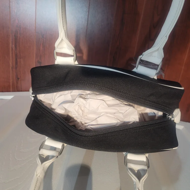 NWT Puma Black and White Handbag image indicator(3)