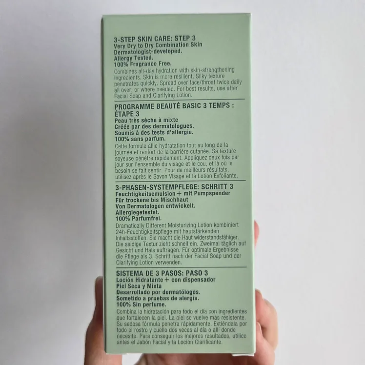 Clinique Dramatically Different Moisturizing Lotion image indicator(3)