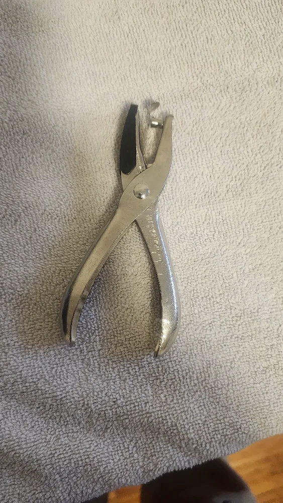 Two Metal Hole Punches image indicator(2)