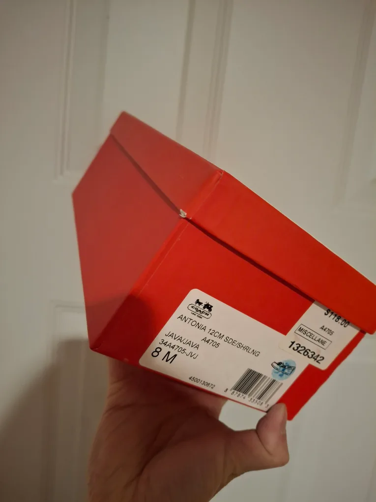 Coach Shoebox image indicator(2)