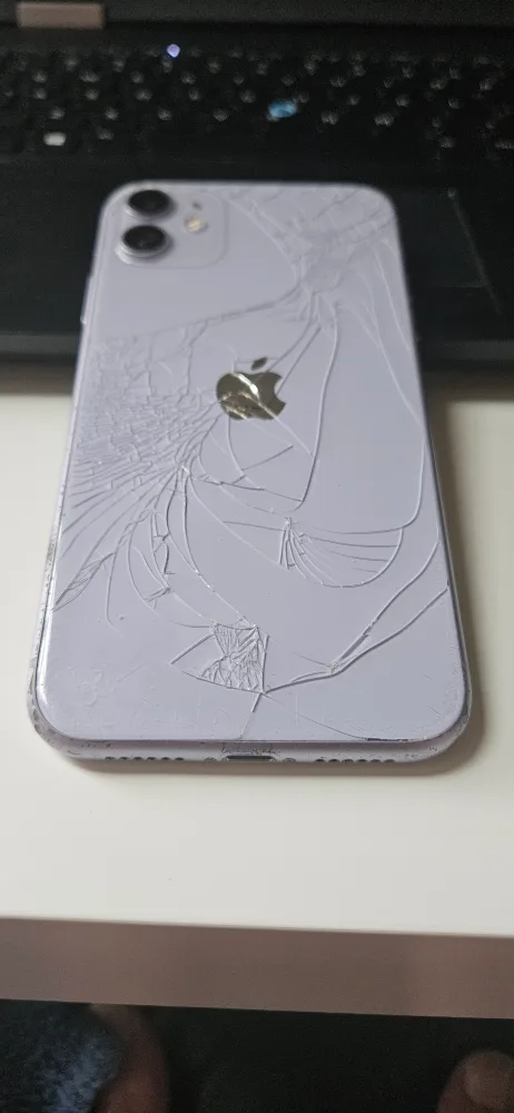 iPhone 11 - 64gb - unlocked image indicator(3)