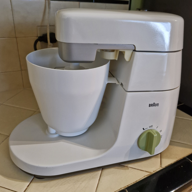 Vintage Clean Braun KM32.  Mixer with Bowls and Attachments - photo 4