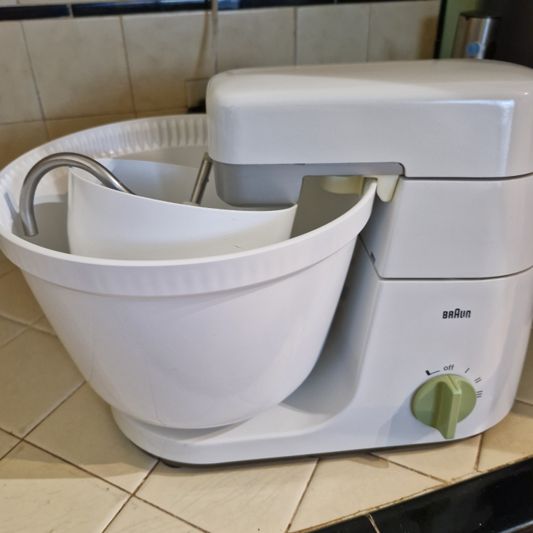 Vintage Clean Braun KM32.  Mixer with Bowls and Attachments - photo 5
