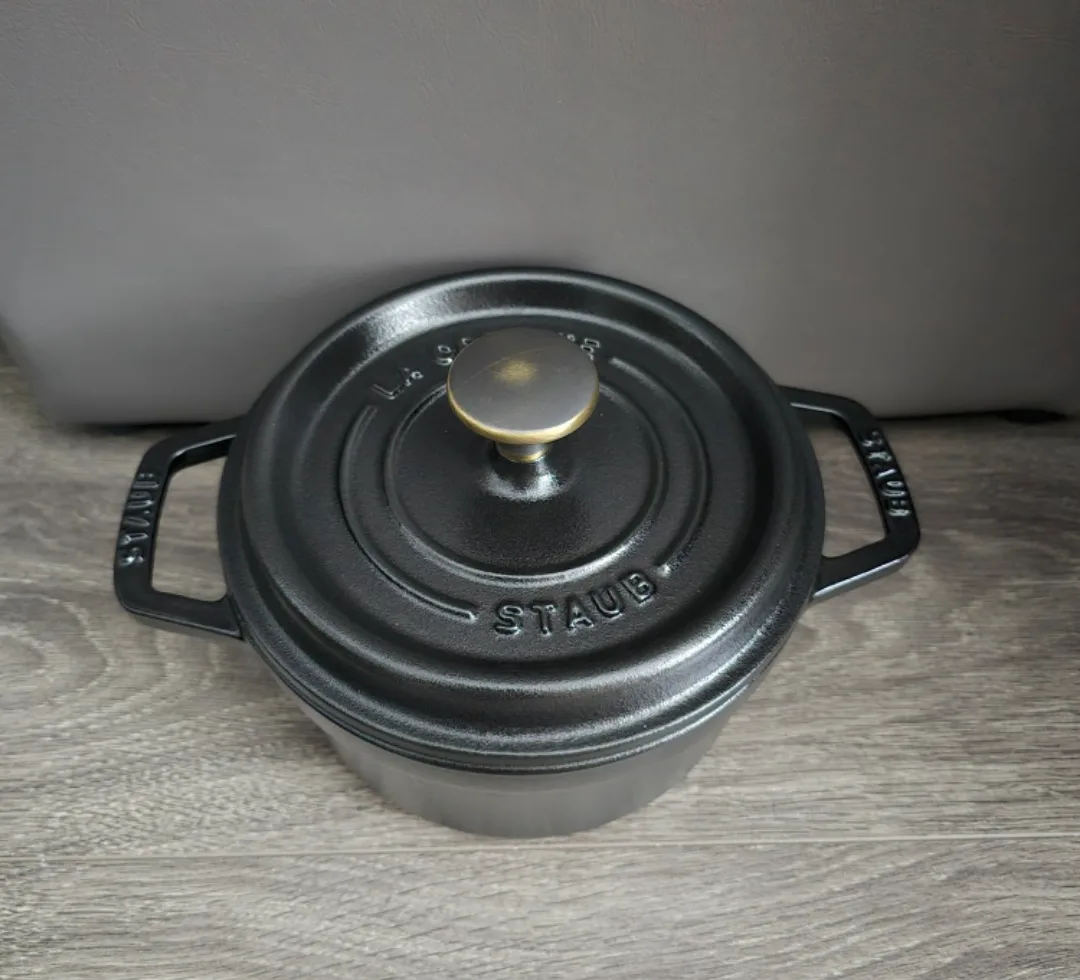 Staub Cast Iron 1.25-qt / 16cm Round Cocotte - Matte Black image indicator(10)