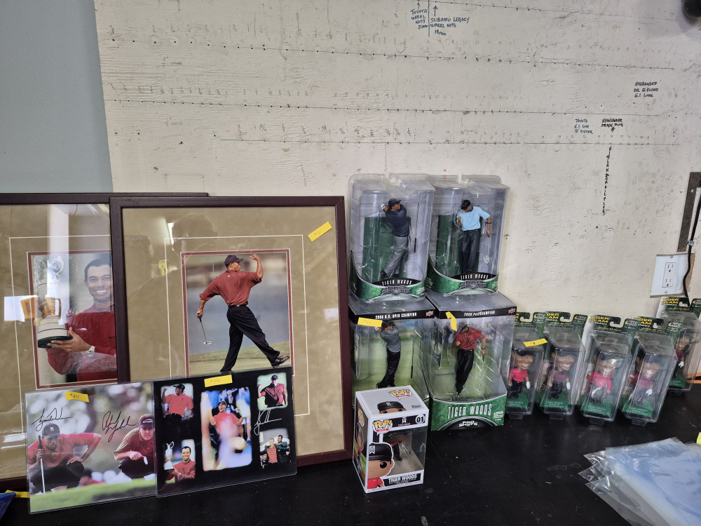 Tiger Woods Collectibles Lot - photo 2