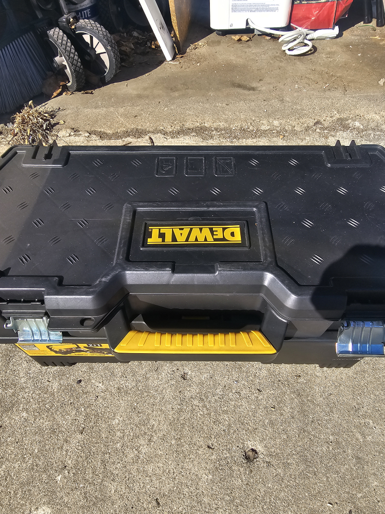 DEWALT 2-in-1 26" Tool Box - photo 3