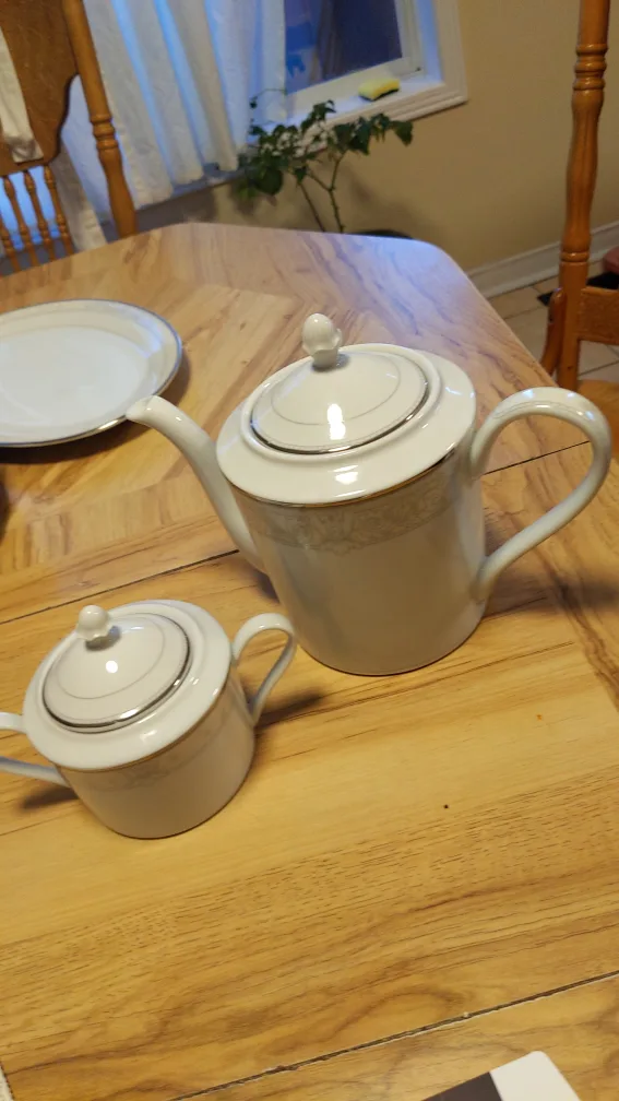 Mikasa Romance 42-Piece Dinnerware Set with Six Mugs image indicator(6)