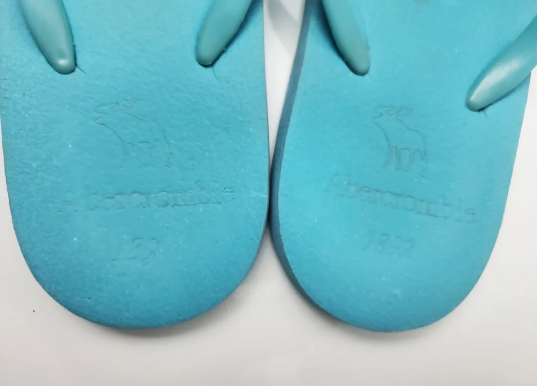 Abercrombie women's flip-flops image indicator(2)