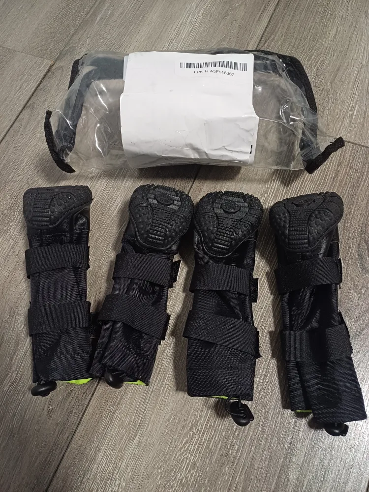 Set of Four Dog Boots - Black with Reflective Straps image indicator(3)