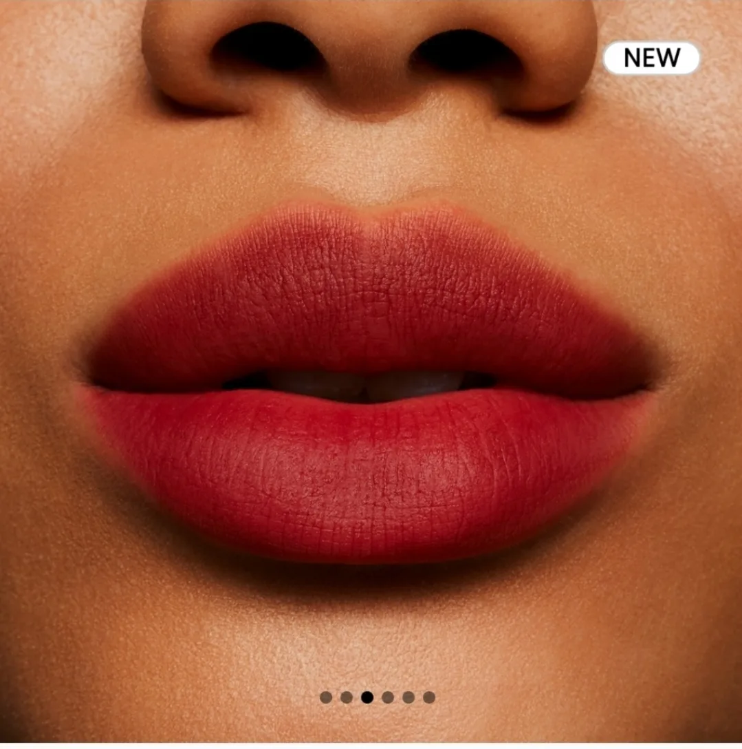 MAC Powder Kiss Liquid Lipcolour - Fashion Emergency image indicator(3)