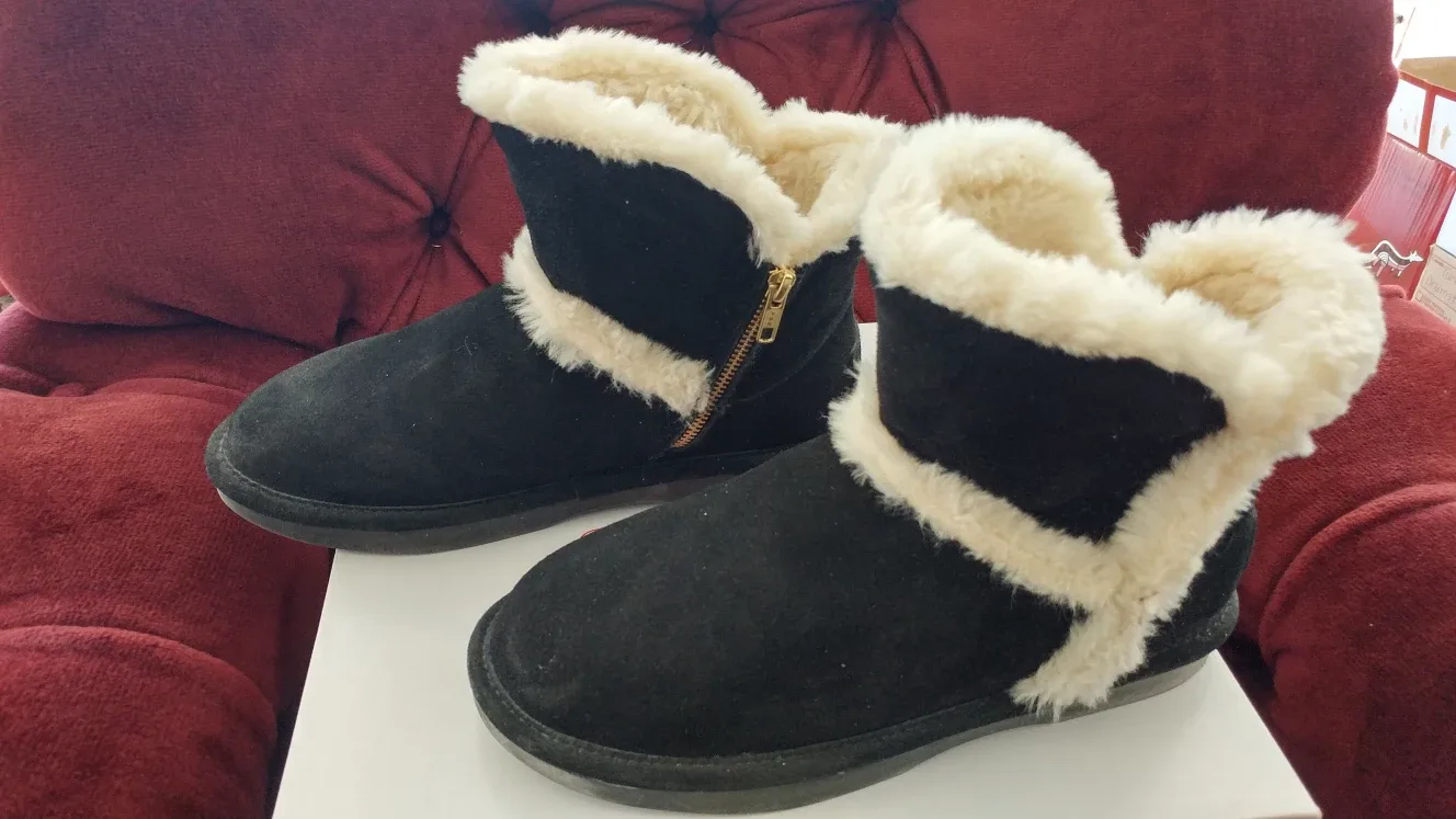 SoftMoc Women's Size 9 Black Fur Trim Boots image indicator(2)