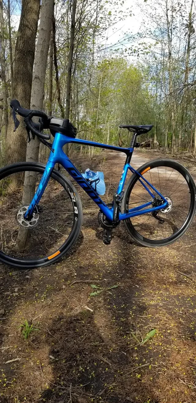 Giant Revolt Advanced 2 Gravel Bike image indicator(2)