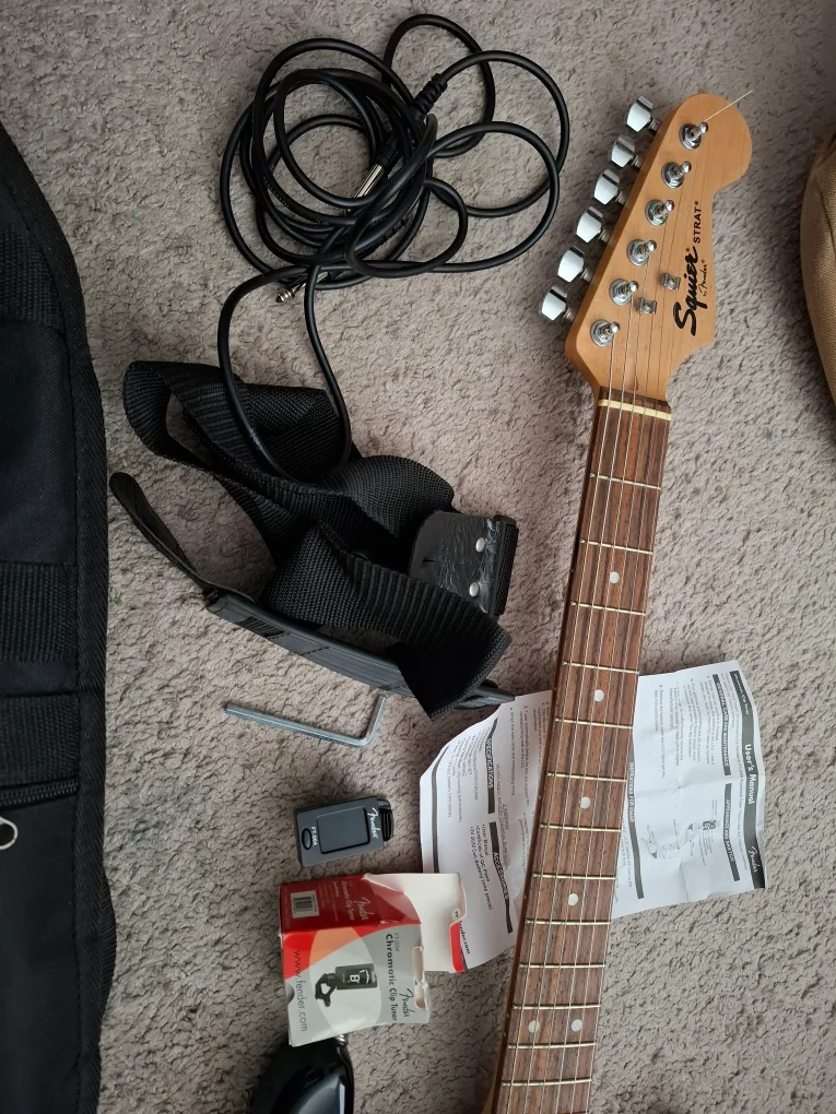 Squier by Fender Stratocaster Electric Guitar Package image indicator(8)