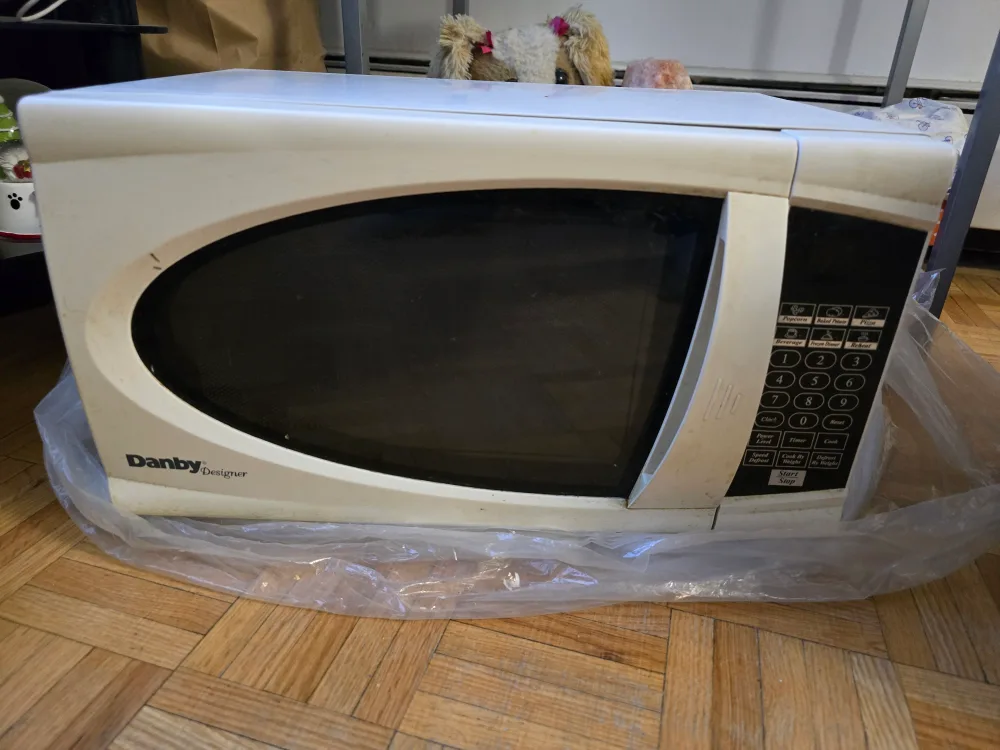 Danby Designer Microwave - Used image indicator(2)