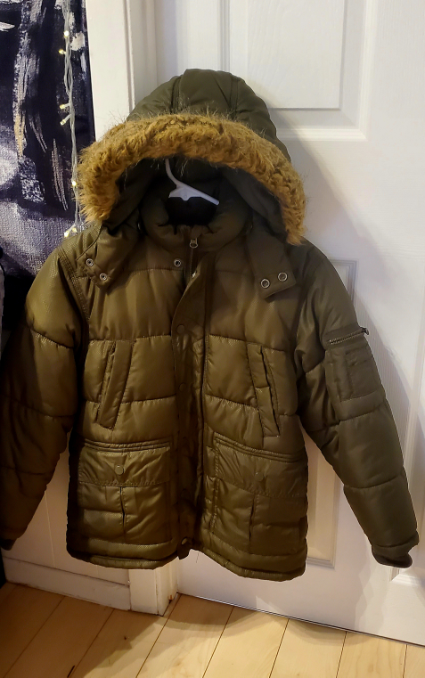 💚 Olive Green Puffer Jacket with Faux Fur Hood - photo 5