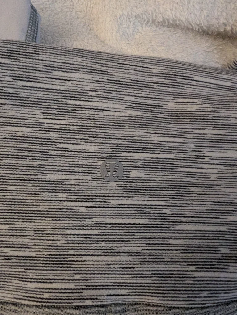 Lululemon Size 6 crop leggings image indicator(4)