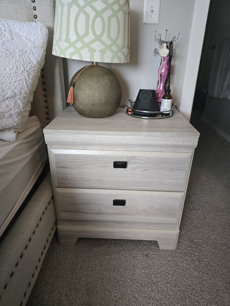 Matching bedroom set - dresser and nightstand
