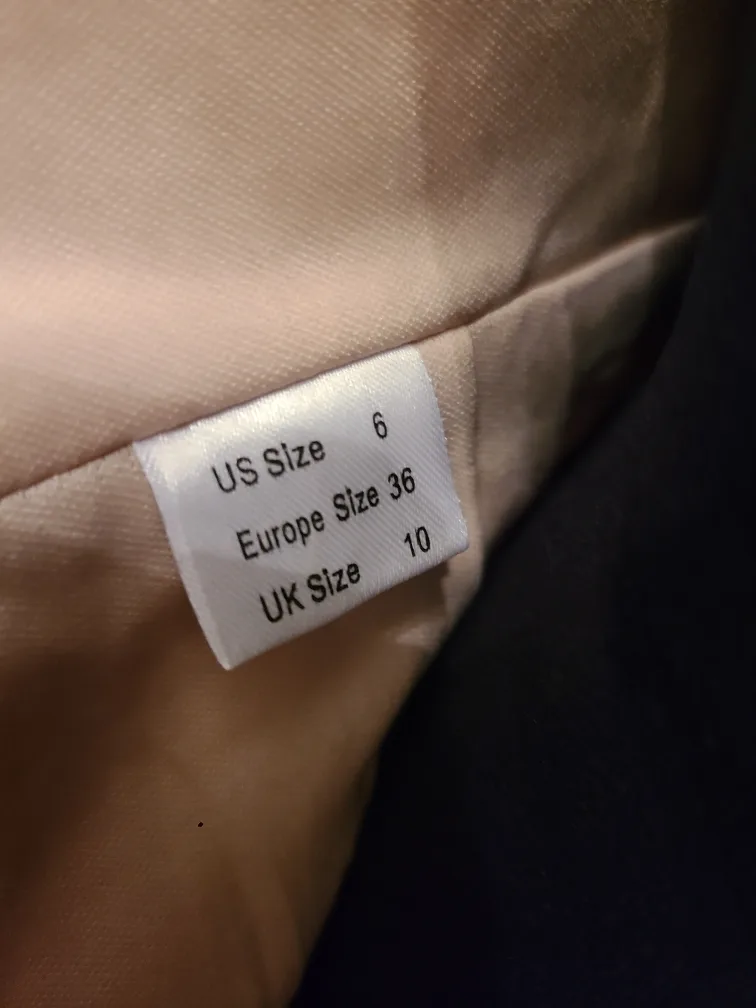 Stunning Gold Sequin & Satin Formal Gown - Size 6 image indicator(4)