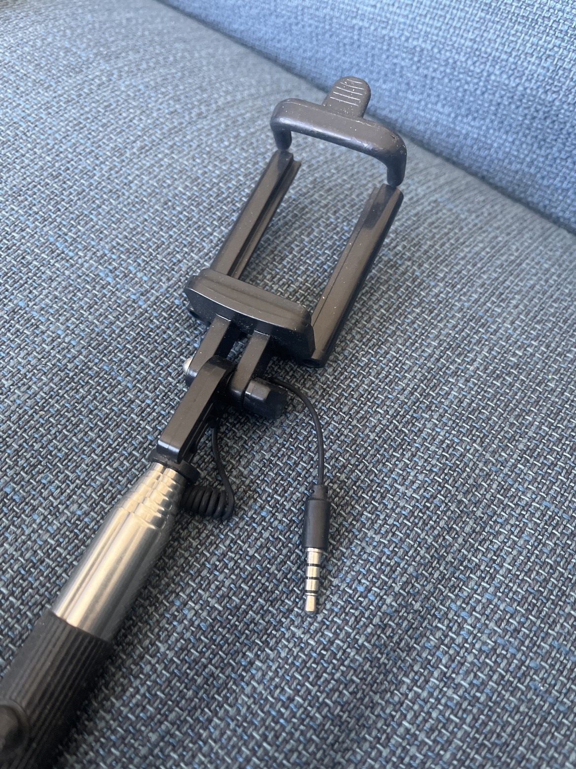 Selfie stick with shutter button - photo 2