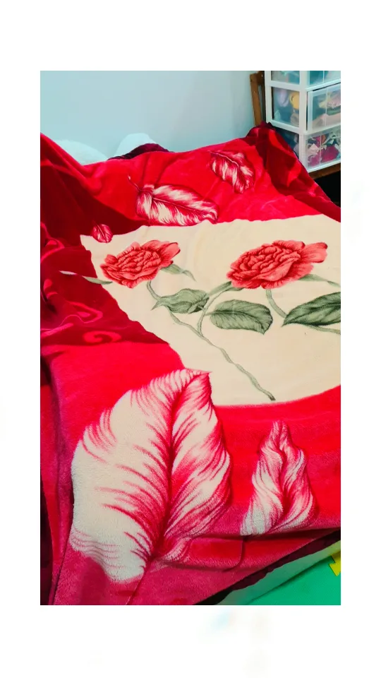 Floral Fleece Blanket - Red Roses image indicator(3)