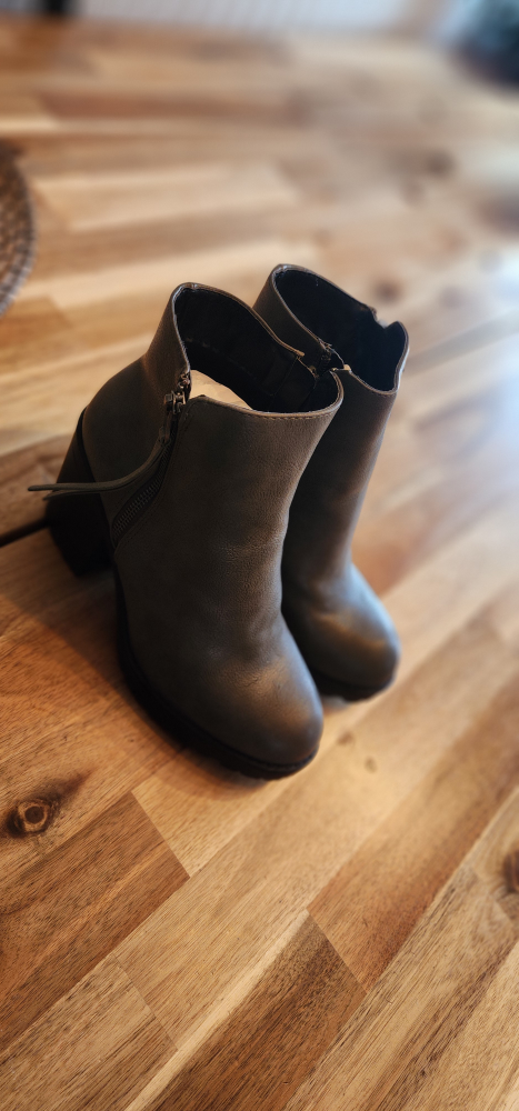 Olive Green Women's Ankle Boots Size 8 (NEW) - photo 3