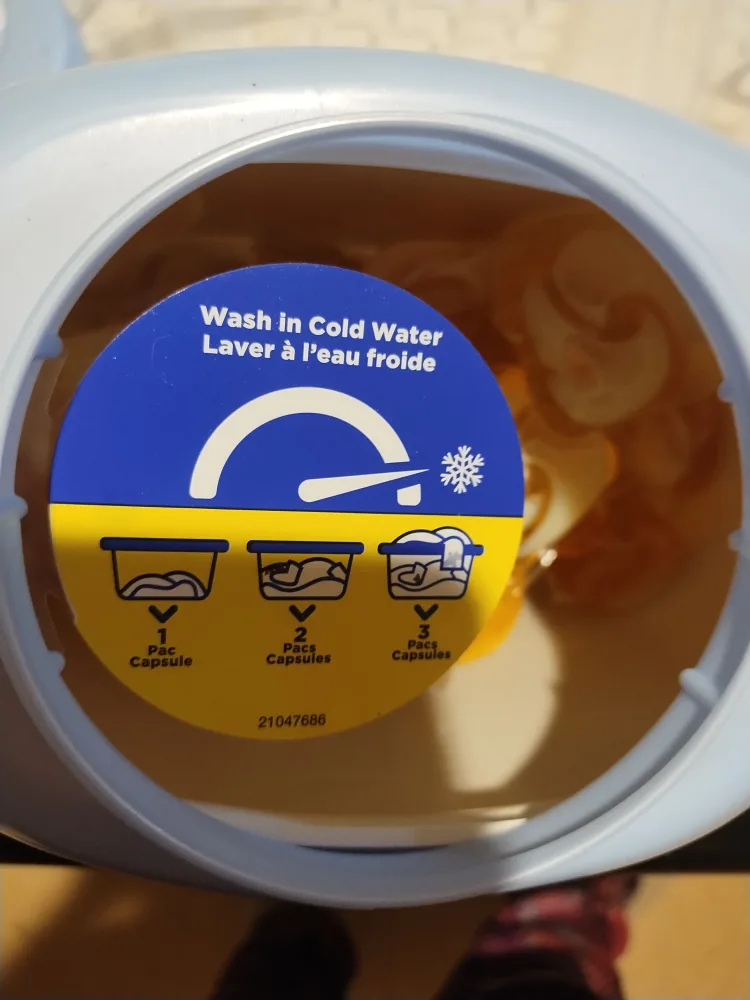Tide Pods Coldwater Clean Free & Gentle Laundry Detergent image indicator(2)