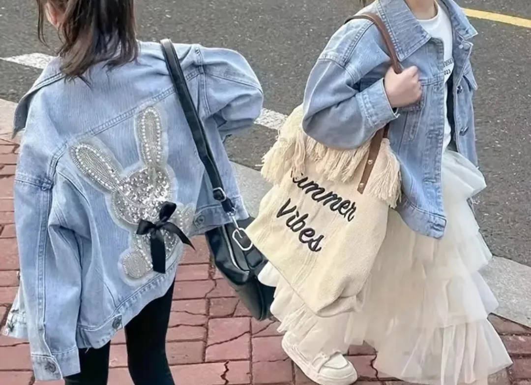 A shiny cubic denim jacket image indicator(3)