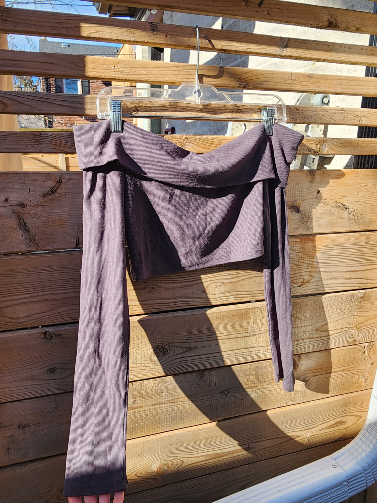 🧡 Garage Off-the-Shoulder Long Sleeve Crop Top