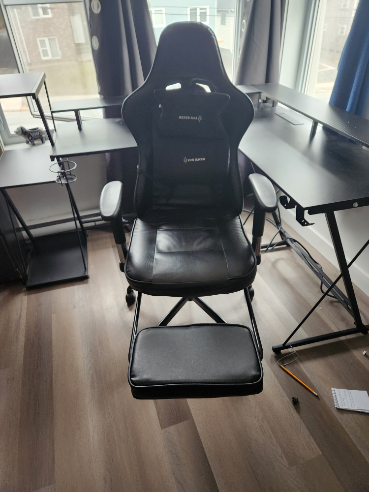 Von Racer Gaming Chair with Footrest - photo 2