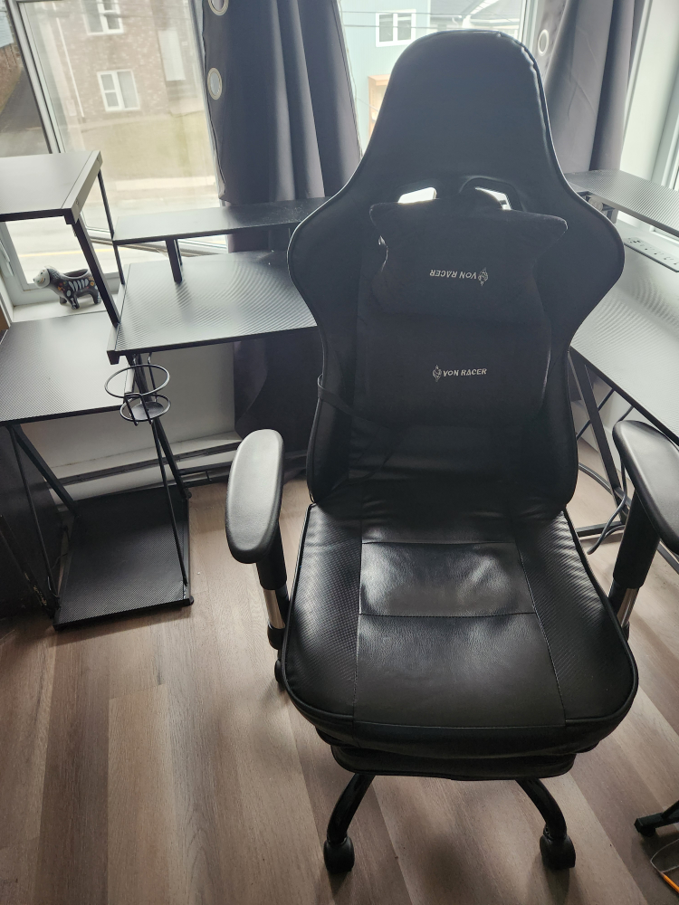 Von Racer Gaming Chair with Footrest - photo 3