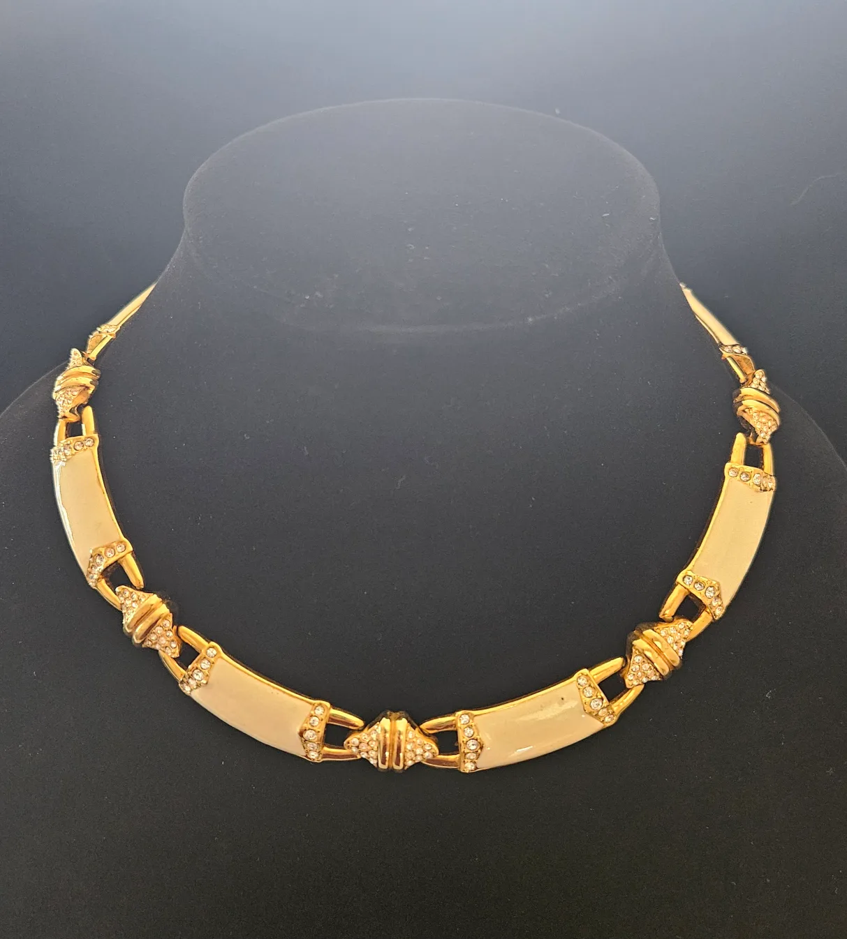 Pre-Loved Vintage Choker Necklace image indicator(4)