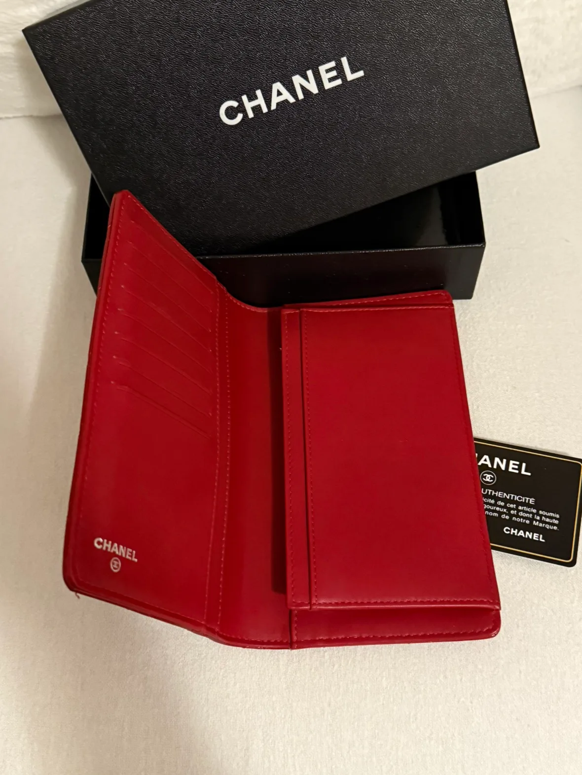 Authentic Chanel L-yen wallet image indicator(5)