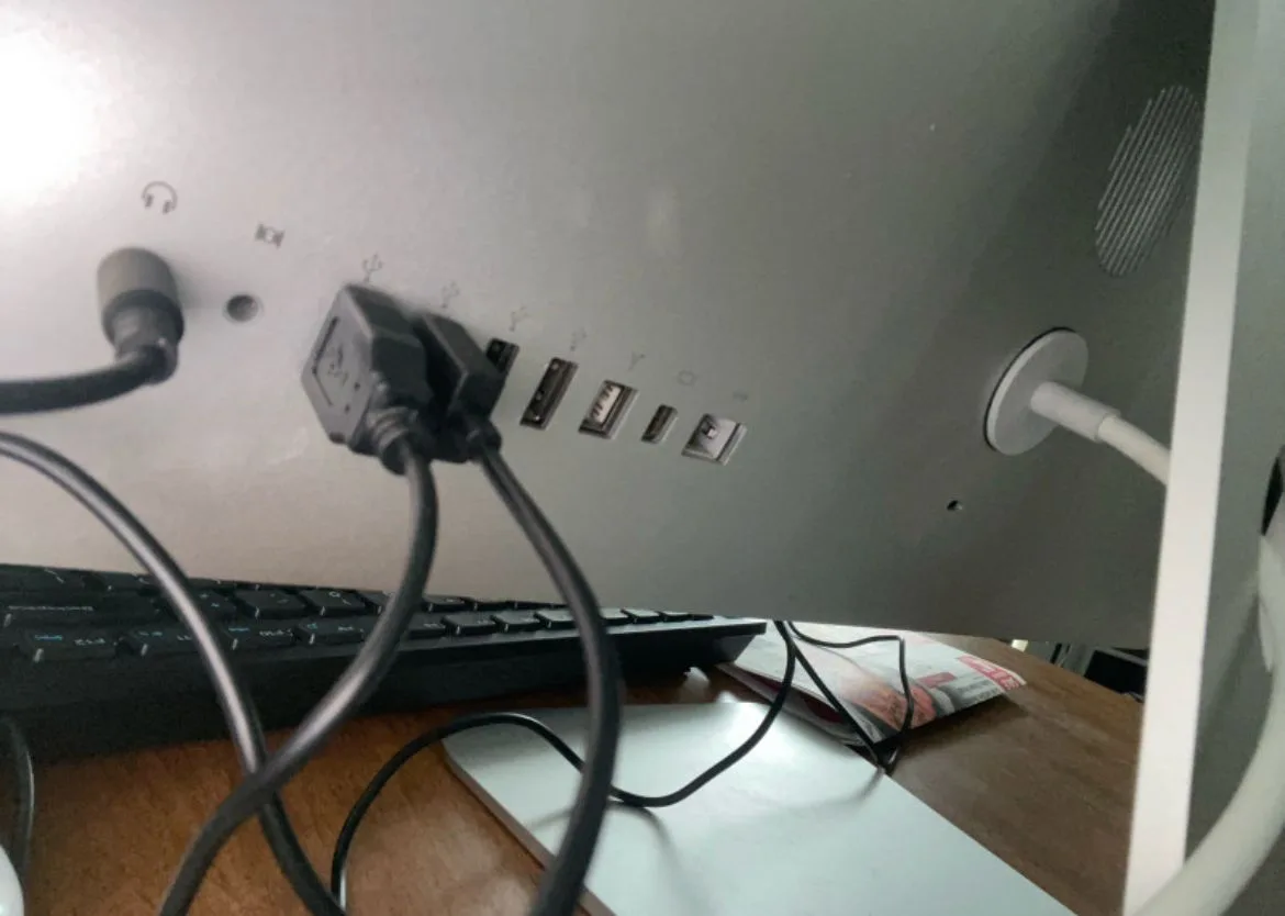 Apple iMac Desktop Computer with Havit Keyboard and Mouse image indicator(3)