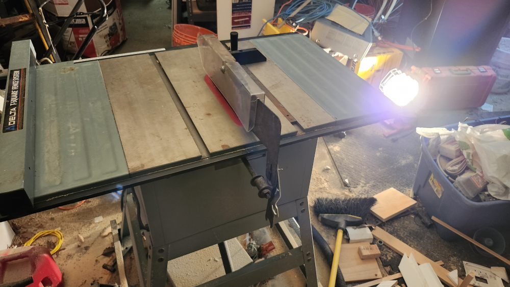 Delta 10" Table Saw - photo 4