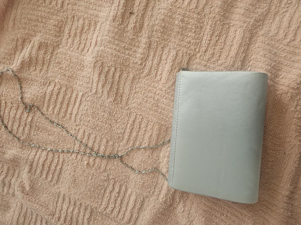 Silver Glitter Clutch Purse with Chain image indicator(2)