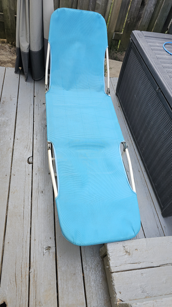 Vintage Blue Folding Lounge Chair