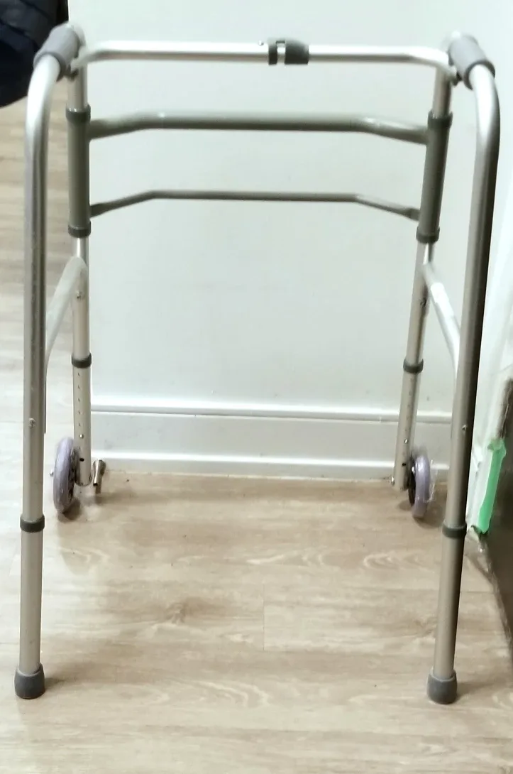 Lightweight Rollator Walker image indicator(4)