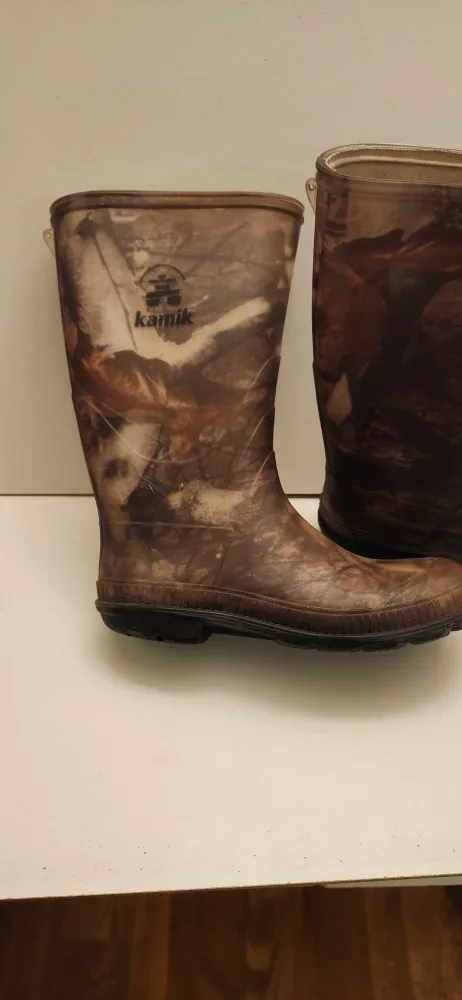 Kamik Kids' Camo Rain Boots. att price firm final image indicator(5)